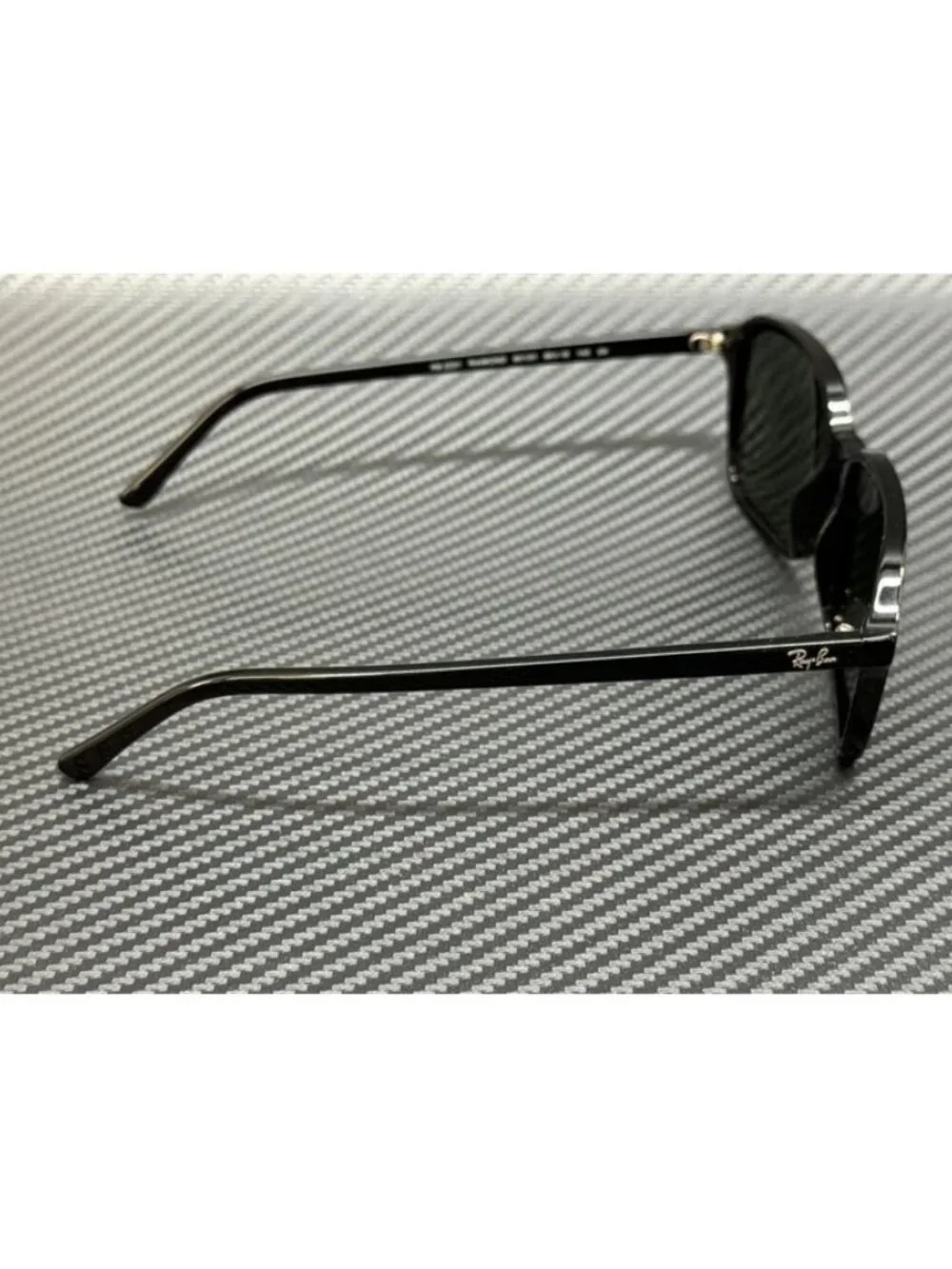 Ray-Ban new tags